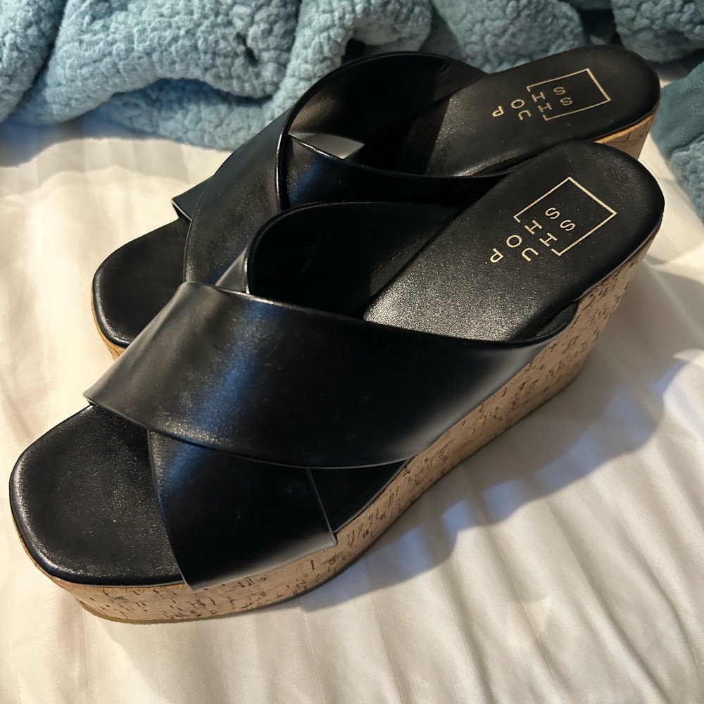Black wedges